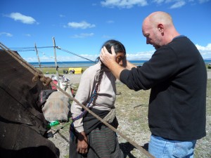 Praying on Tibetan plateau 2011 (2)