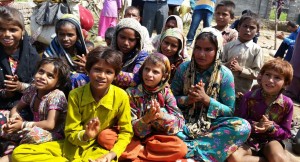 sep16-jammu-group-of-kids-at-slum